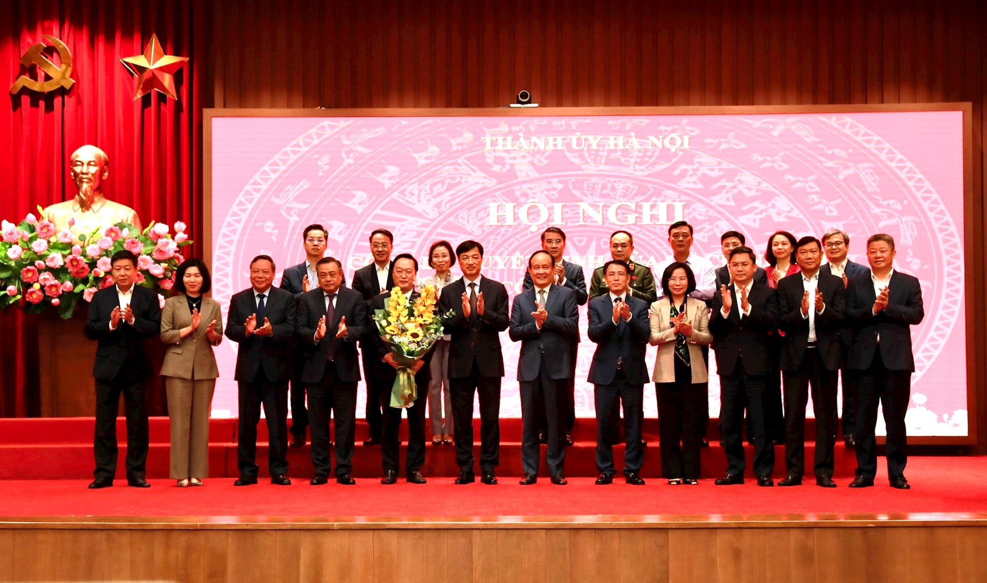 Bí thư Tỉnh ủy Nghệ An Nguyễn Đức Trung được điều động, chỉ định giữ chức Phó Bí thư Thành ủy Hà Nội- Ảnh 8.