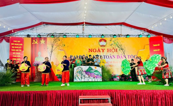 Đồng chí Vũ Thu Hà - Thành uỷ viên, Phó Chủ tịch UBND thành phố Hà Nội dự Ngày hội Đại đoàn kết ở thôn Nhuệ, xã Hoài Đức- Ảnh 9.