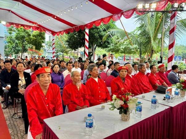 Đồng chí Vũ Thu Hà - Thành uỷ viên, Phó Chủ tịch UBND thành phố Hà Nội dự Ngày hội Đại đoàn kết ở thôn Nhuệ, xã Hoài Đức- Ảnh 10.