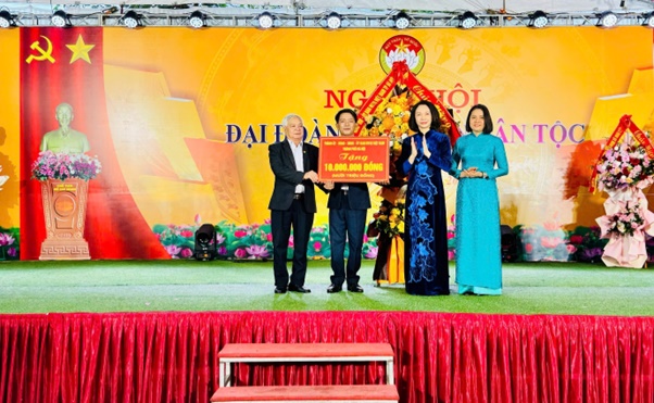 Đồng chí Vũ Thu Hà - Thành uỷ viên, Phó Chủ tịch UBND thành phố Hà Nội dự Ngày hội Đại đoàn kết ở thôn Nhuệ, xã Hoài Đức- Ảnh 12.