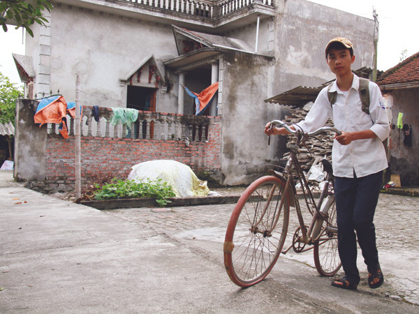 Hành trình truyền cảm hứng của thủ khoa đại học tiêu biểu nhất 2012- Ảnh 2.