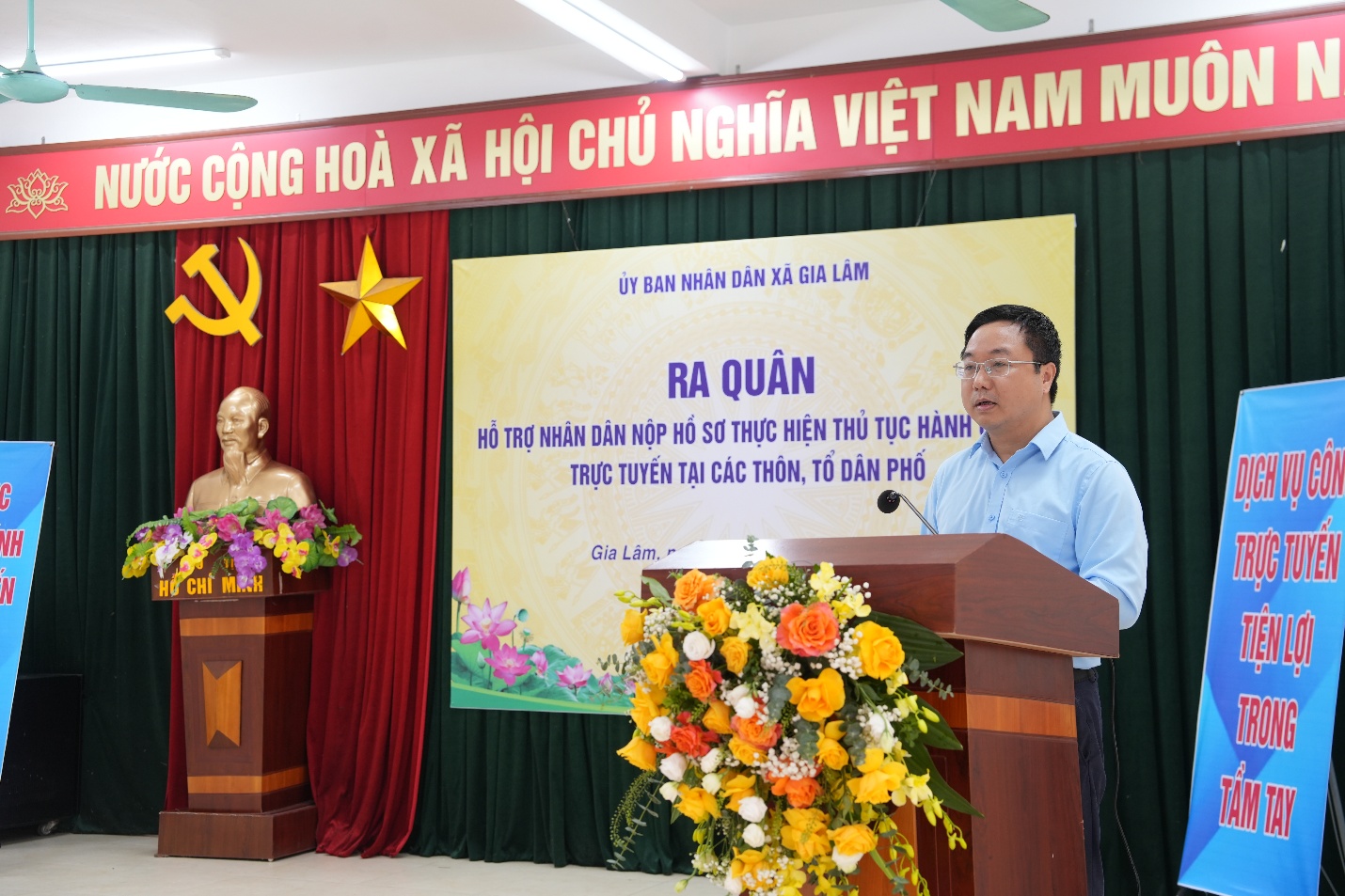 Xã Gia Lâm: Ra quân hỗ trợ nhân dân nộp hồ sơ thực hiện thủ tục hành chính trực tuyến tại các thôn, tổ dân phố- Ảnh 2.