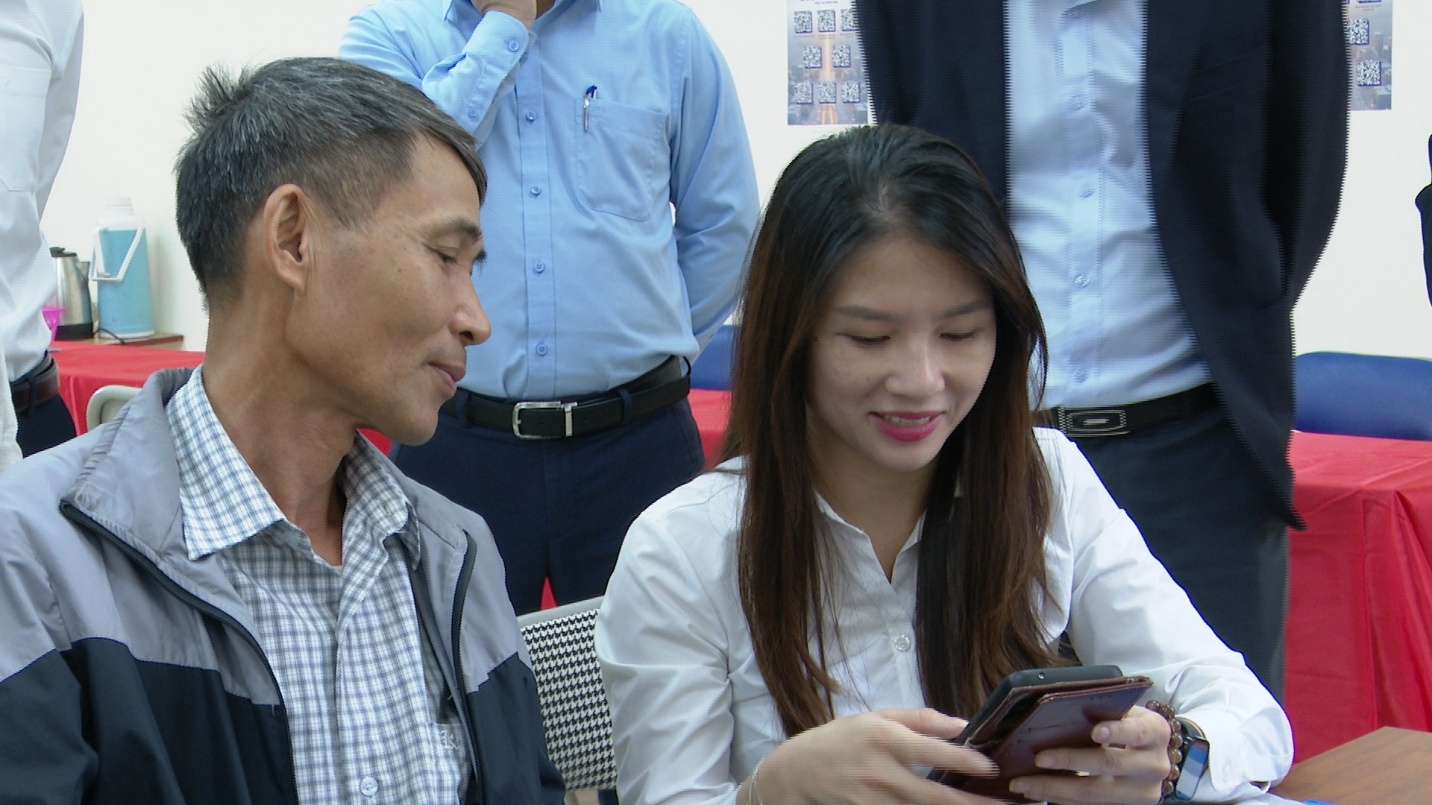 Xã Gia Lâm: Ra quân hỗ trợ nhân dân nộp hồ sơ thực hiện thủ tục hành chính trực tuyến tại các thôn, tổ dân phố- Ảnh 6.