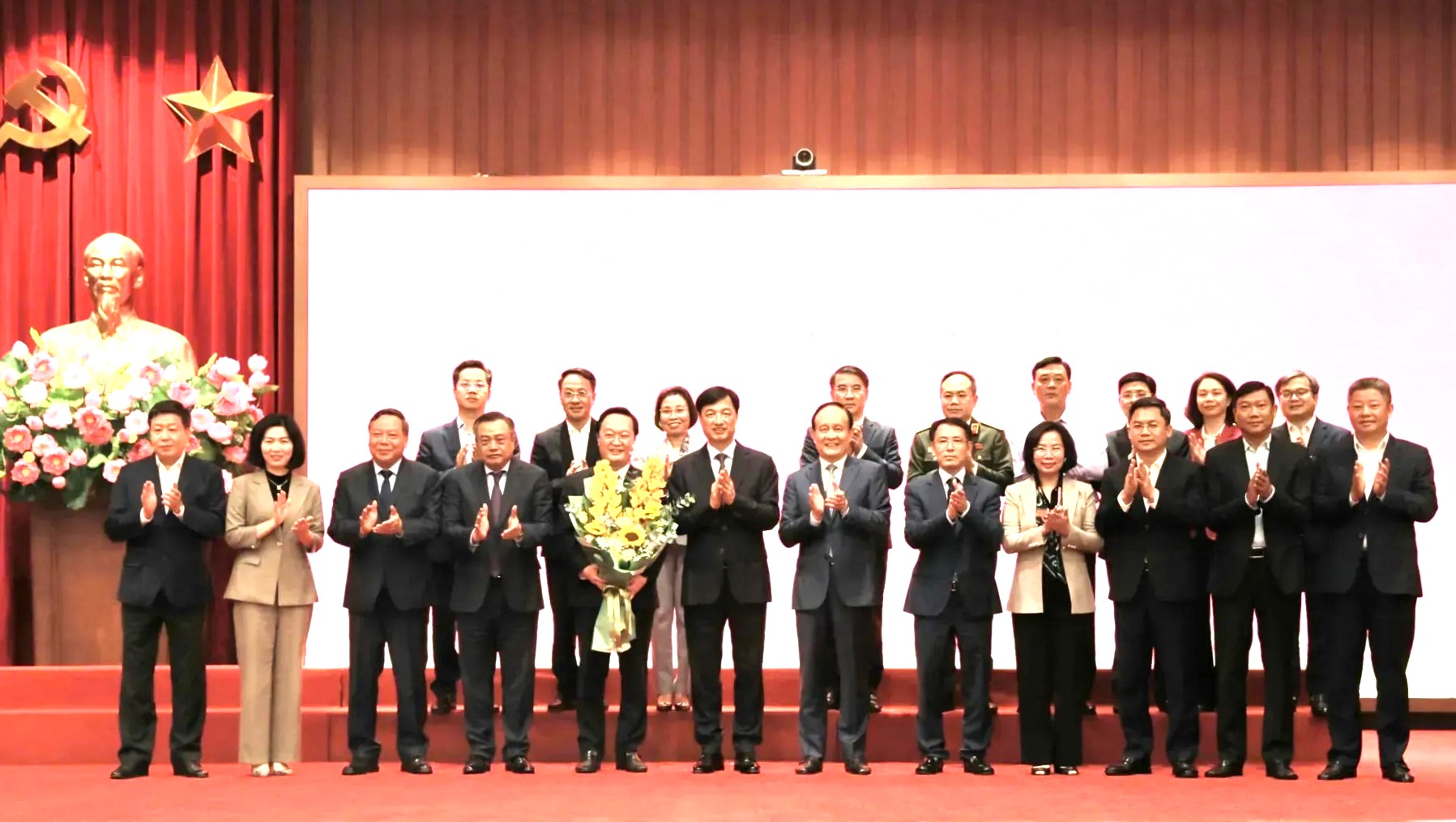 Ông Nguyễn Đức Trung làm Phó Bí thư Thành ủy Hà Nội
- Ảnh 6.