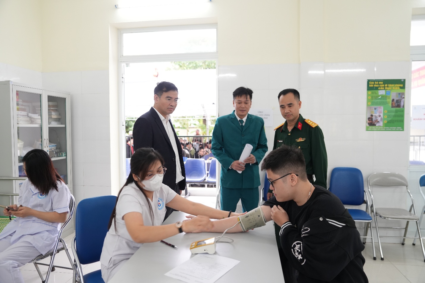 Gia Lâm tổ chức khám sơ tuyển nghĩa vụ quân sự năm 2026 tại Trạm Y tế Trâu Quỳ- Ảnh 2.