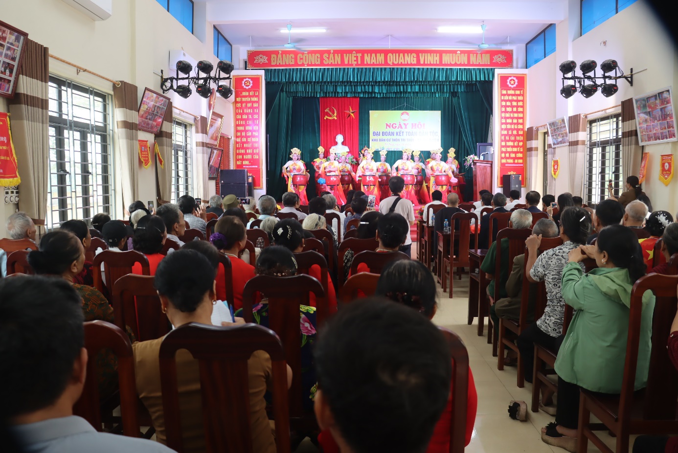 Đồng chí Bí thư Đảng ủy, CT HĐND xã Nguyễn Mạnh Huy dự Ngày hội Đại đoàn kết toàn dân tộc tại thôn Tri Thuỷ- Ảnh 3.