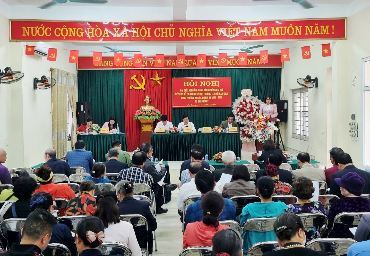 Tổ đại biểu số 2 Hội đồng nhân dân phường Đại Mỗ tiếp xúc cử tri trước kỳ họp thường lệ cuối năm 2025- Ảnh 1.