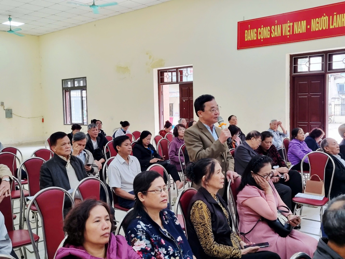 Tổ đại biểu số 3 Hội động nhân dân phường Đại Mỗ tiếp xúc cử tri trước kỳ họp thường lệ cuối năm 2025- Ảnh 3.