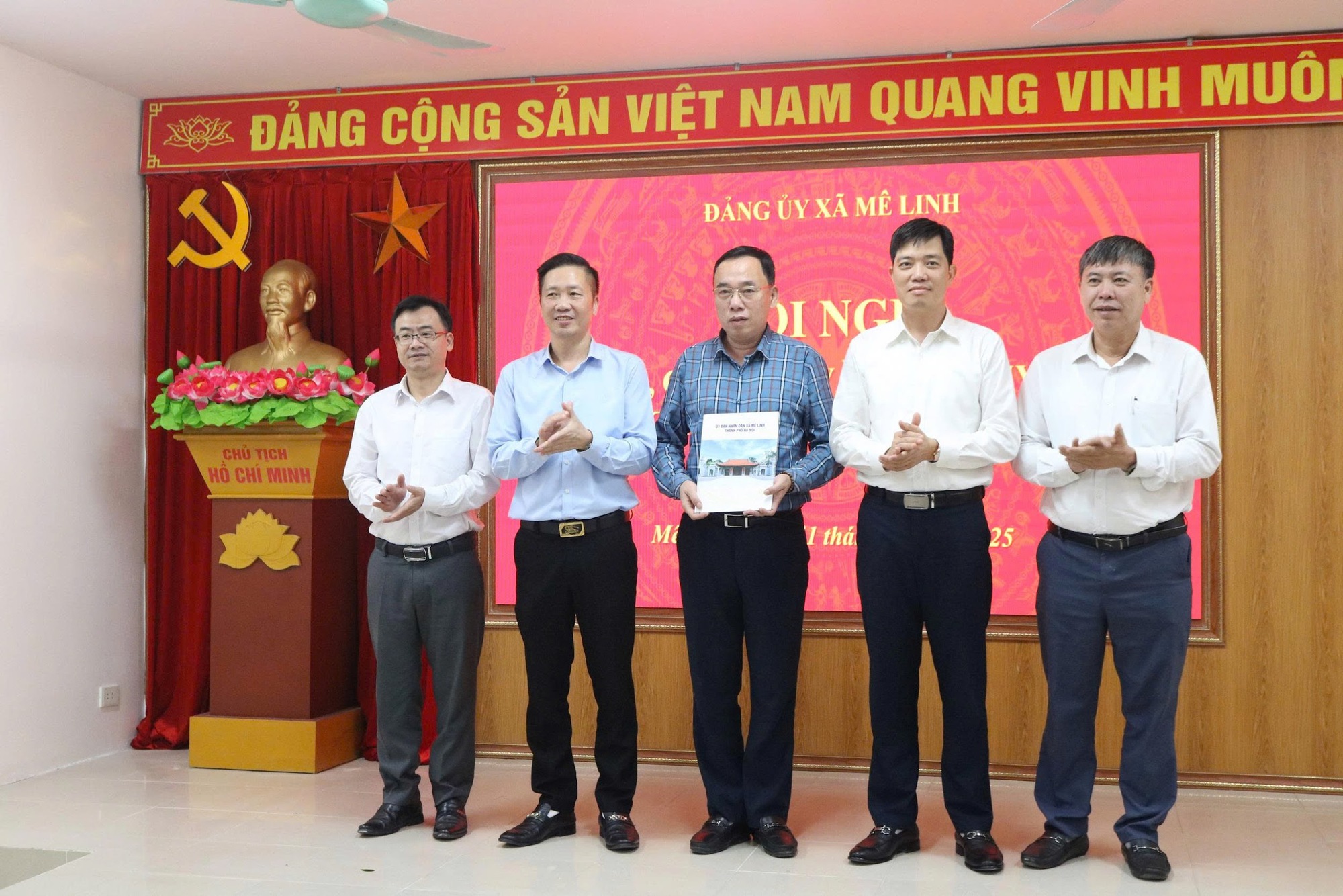 Xã Mê Linh gặp mặt chia tay đồng chí Lê Duy Hưng- Ảnh 2.