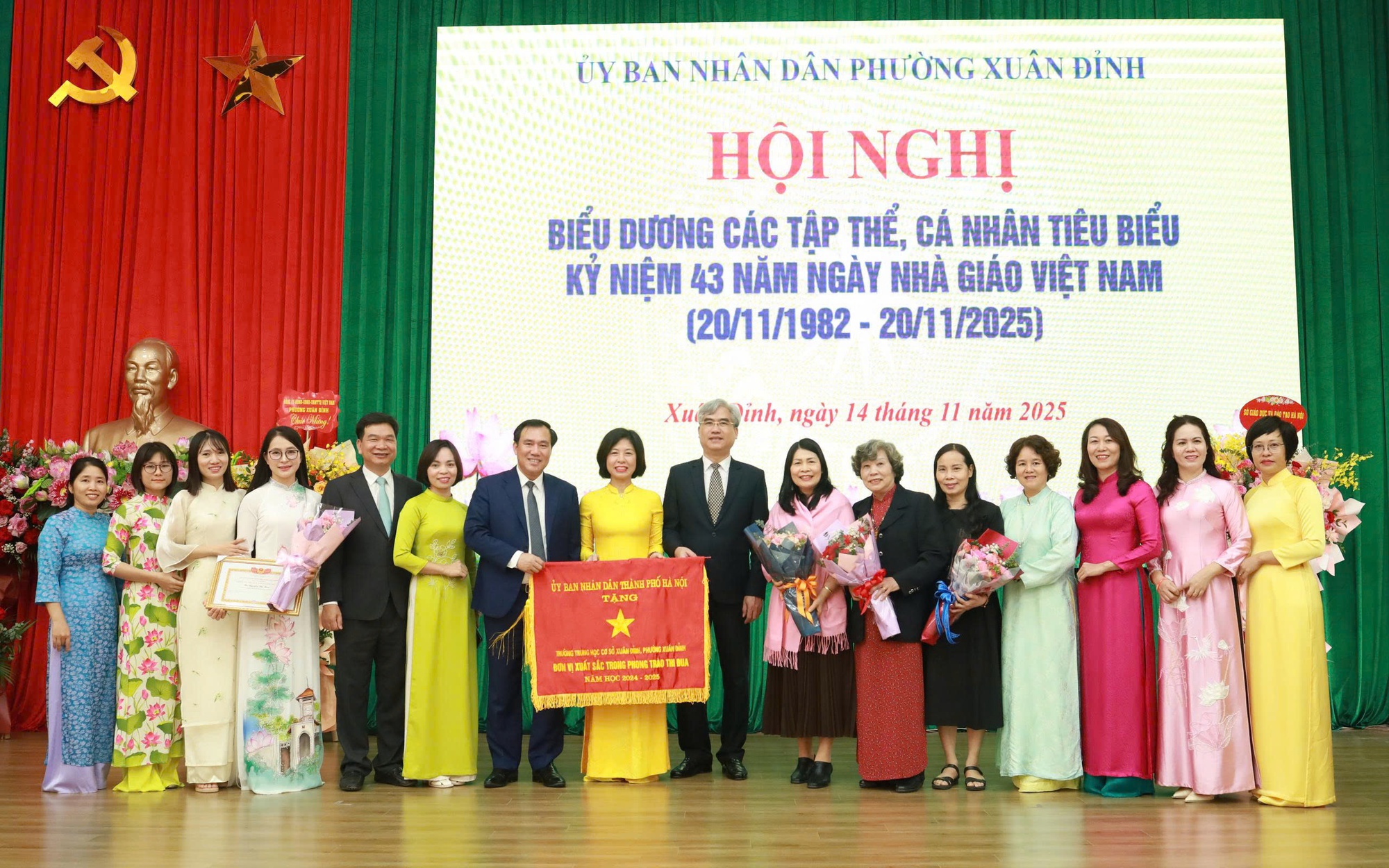 Phường Xuân Đỉnh biểu dương các tập thể, cá nhân tiêu biểu nhân kỷ niệm 43 năm ngày Nhà giáo Việt Nam (20/11/1982 - 20/11/2025)