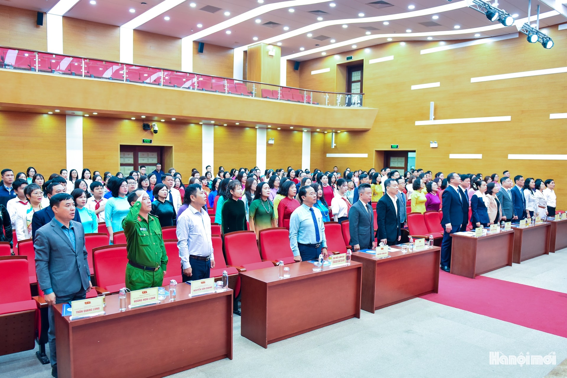 Phường Đống Đa tuyên dương các nhà giáo tiêu biểu năm 2025- Ảnh 2.