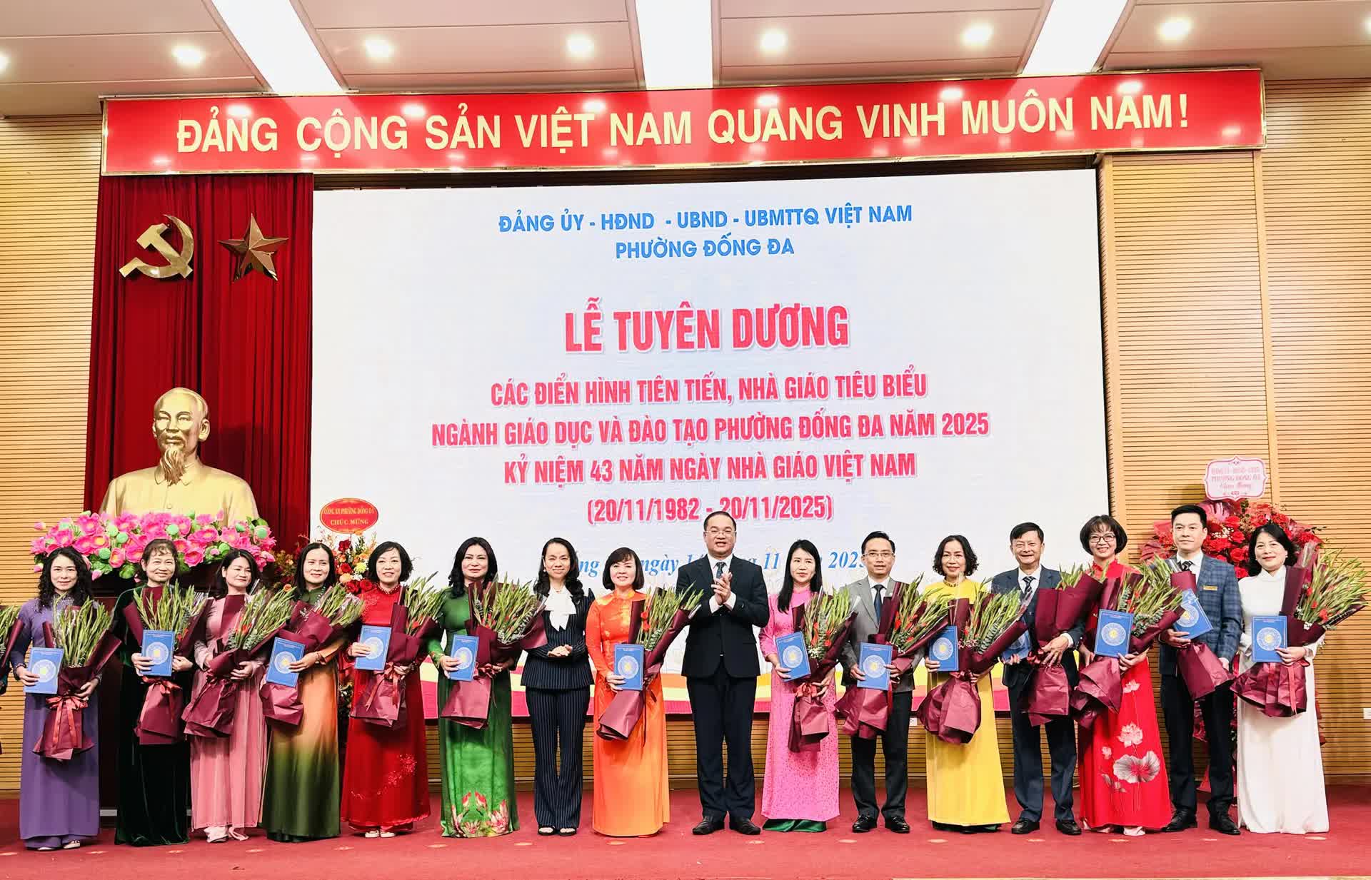 Phường Đống Đa tuyên dương các nhà giáo điển hình tiên tiến- Ảnh 1.