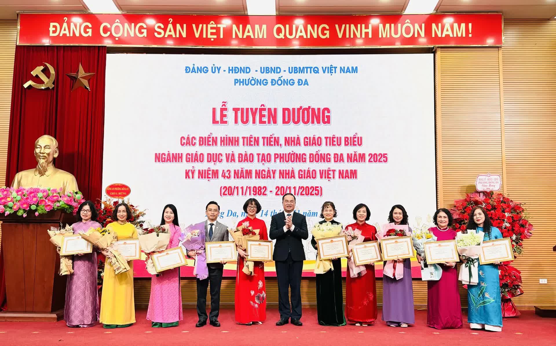 Phường Đống Đa tuyên dương các nhà giáo điển hình tiên tiến- Ảnh 2.