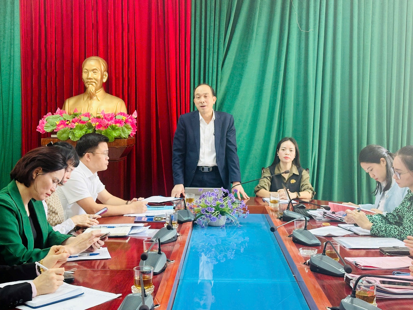 Đoàn kiểm tra tín dụng chính sách làm việc tại phường Đông Ngạc- Ảnh 1.