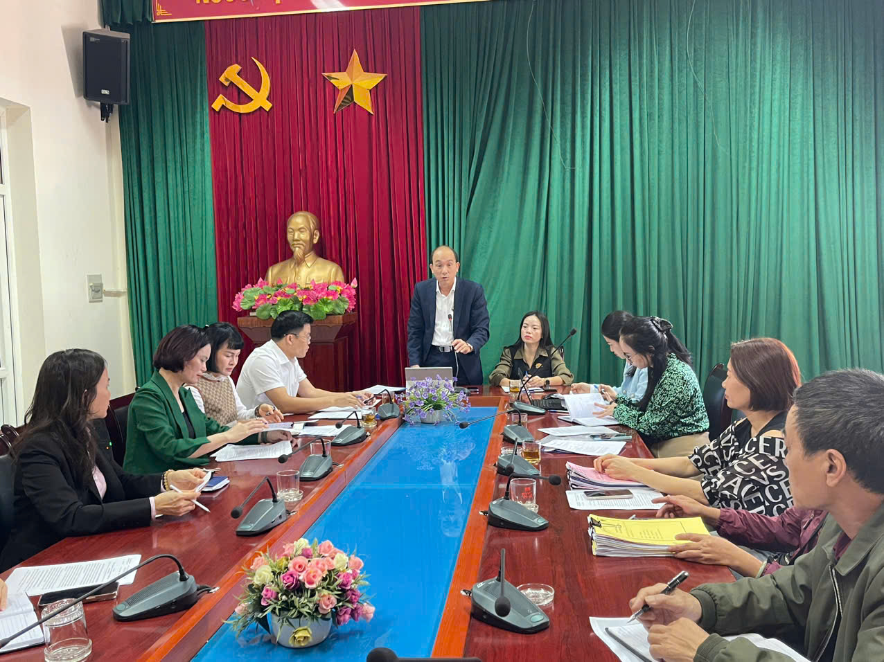 Đoàn kiểm tra tín dụng chính sách làm việc tại phường Đông Ngạc- Ảnh 3.