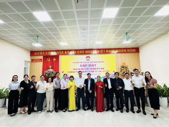 Uỷ ban Mặt trận tổ quốc Việt Nam phường Tương Mai tổ chức gặp mặt kỷ niệm 95 năm ngày truyền thống Mặt trận tổ quốc Việt Nam (18/11/1930-18/11/2025)- Ảnh 2.