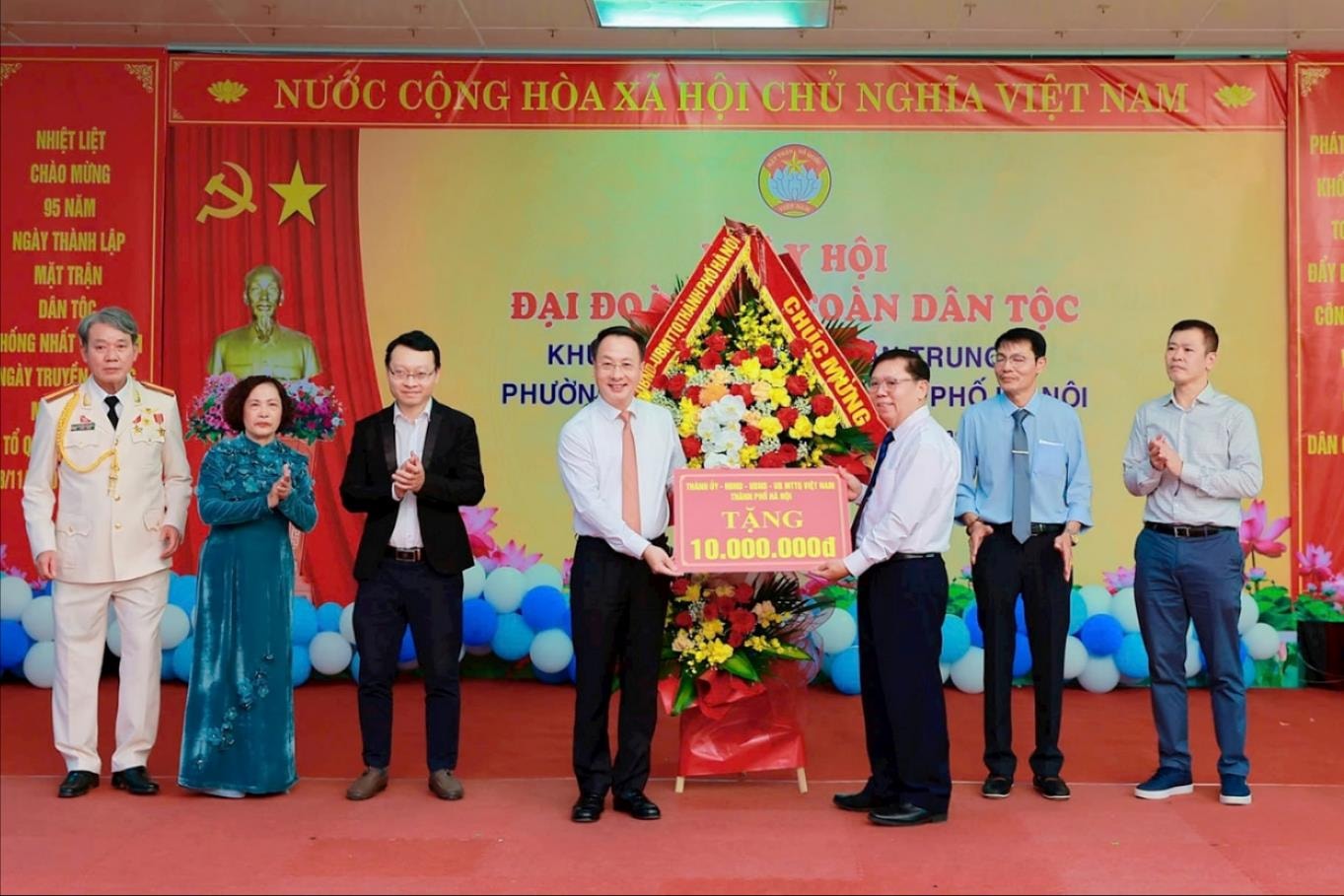 Trưởng ban Nội chính Thành ủy Trần Đình Cảnh dự Ngày hội Đại đoàn kết toàn dân tộc khu dân cư Thanh Xuân Trung 10- Ảnh 1.