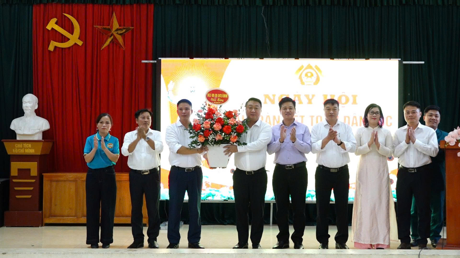 Tưng bừng ngày hội đại đoàn kết tại thôn Đống