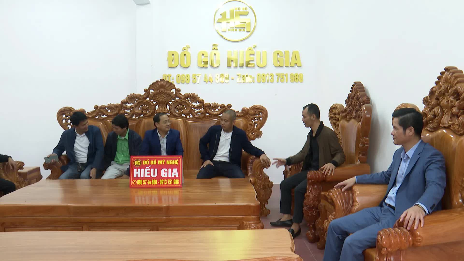 Làng nghề mộc cao cấp Vạn Điểm từng bước trở thành điểm du lịch nổi tiếng- Ảnh 2.