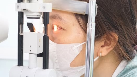 Dấu hiệu sớm của bong võng mạc người bệnh không nên chủ quan- Ảnh 1.