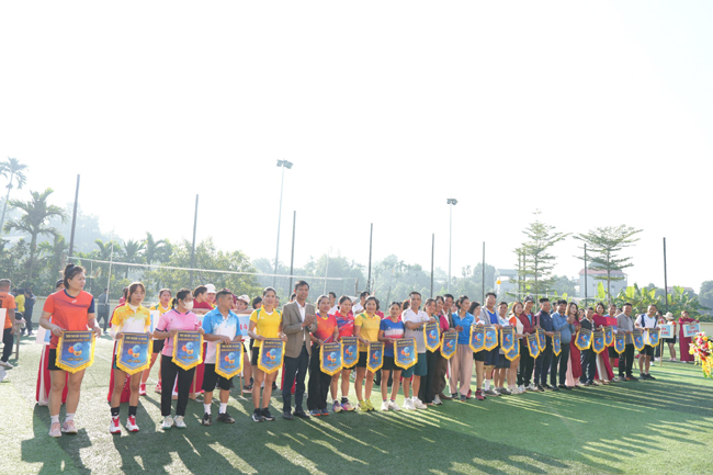 Từng bừng Giải bóng chuyền hơi thôn Tam Cảnh mở rộng- Ảnh 1.