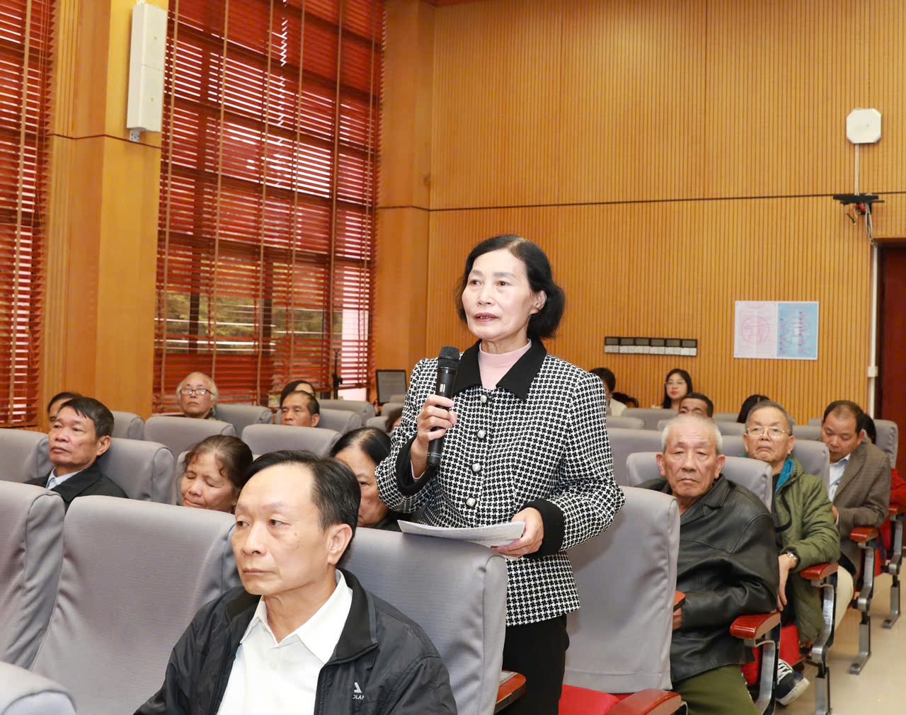 Phường Bạch Mai: Tiếp xúc cử tri chuyên đề về quản lý trật tự văn minh đô thị- Ảnh 3.