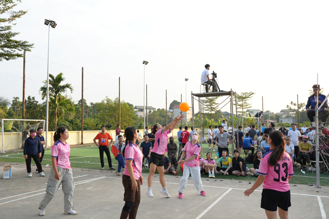 Từng bừng Giải bóng chuyền hơi thôn Tam Cảnh mở rộng- Ảnh 3.