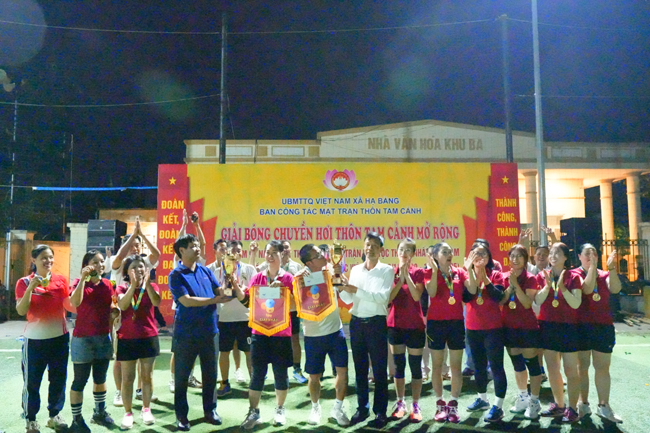 Từng bừng Giải bóng chuyền hơi thôn Tam Cảnh mở rộng- Ảnh 5.