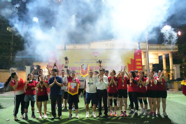 Từng bừng Giải bóng chuyền hơi thôn Tam Cảnh mở rộng- Ảnh 4.