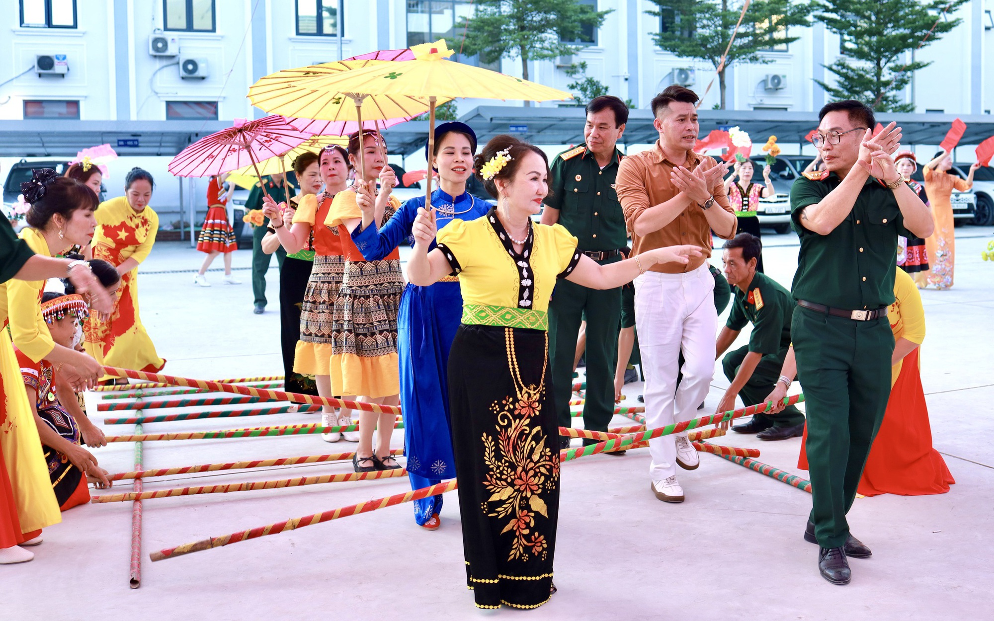 Phát huy truyền thống đoàn kết, xây dựng phường Xuân Đỉnh văn minh, giàu đẹp