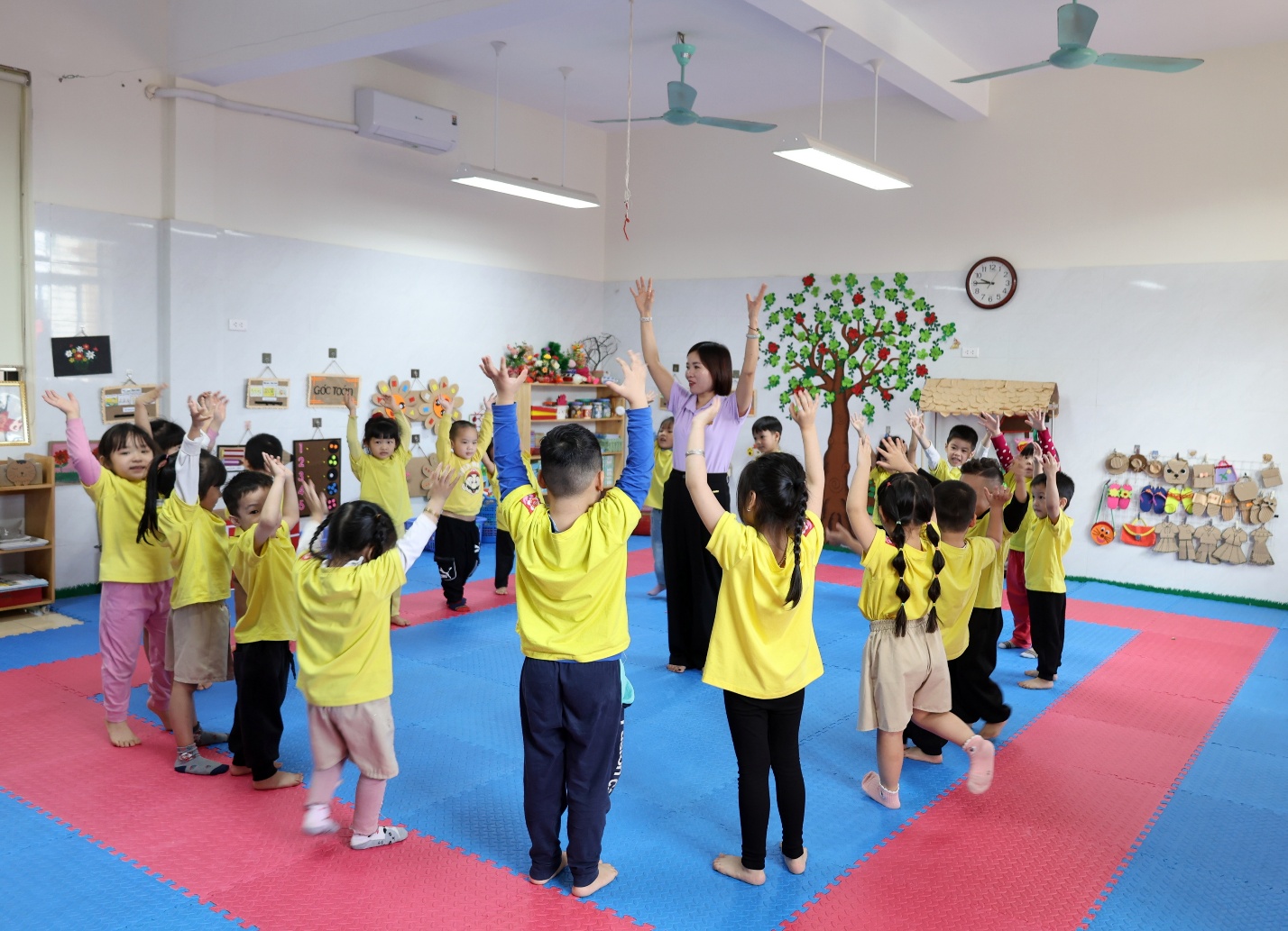 Cô giáo Vương Hải Yến luôn nỗ lực sáng tạo nhằm nâng cao chất lượng  công tác dạy và học- Ảnh 1.