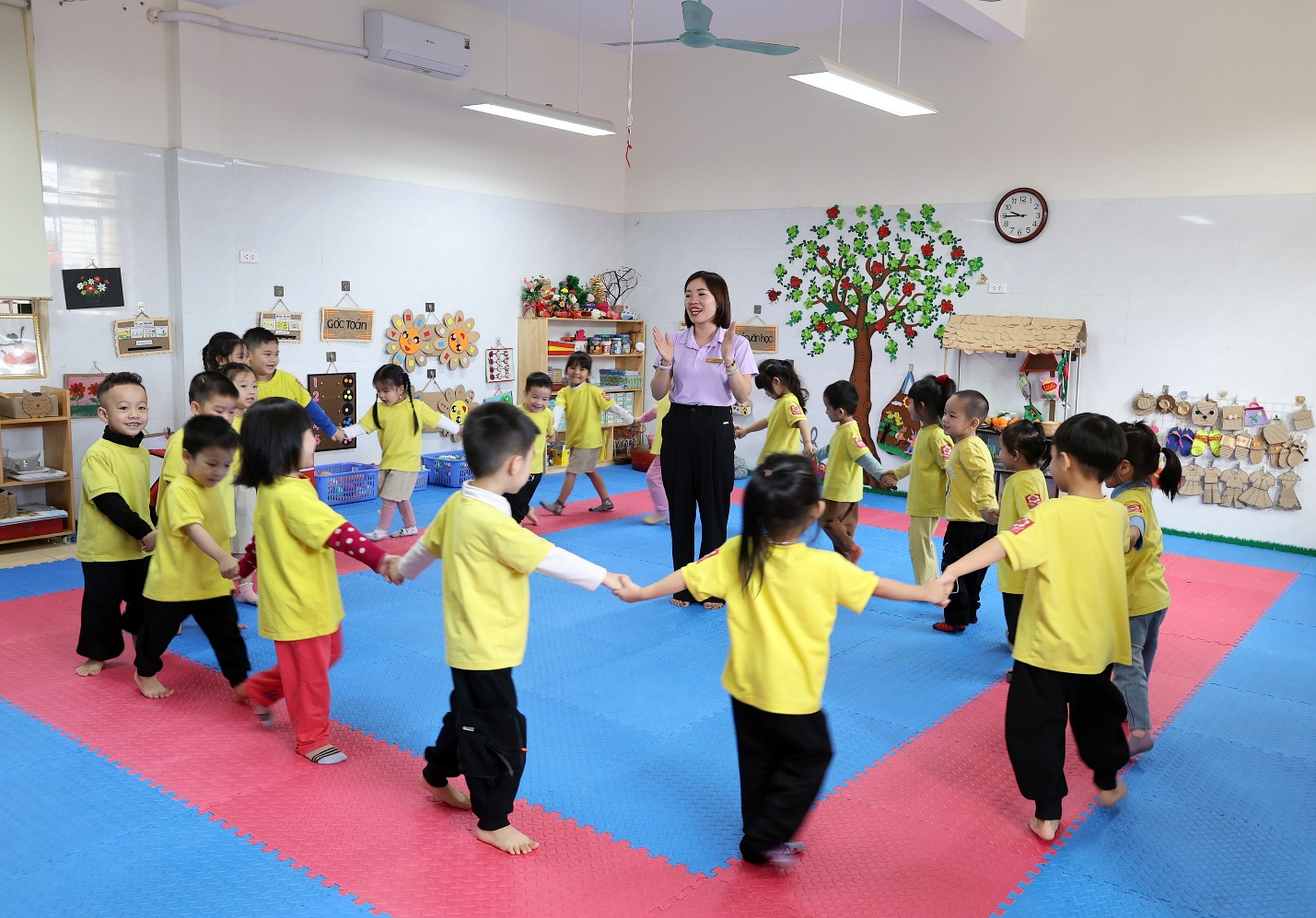 Cô giáo Vương Hải Yến luôn nỗ lực sáng tạo nhằm nâng cao chất lượng  công tác dạy và học- Ảnh 2.