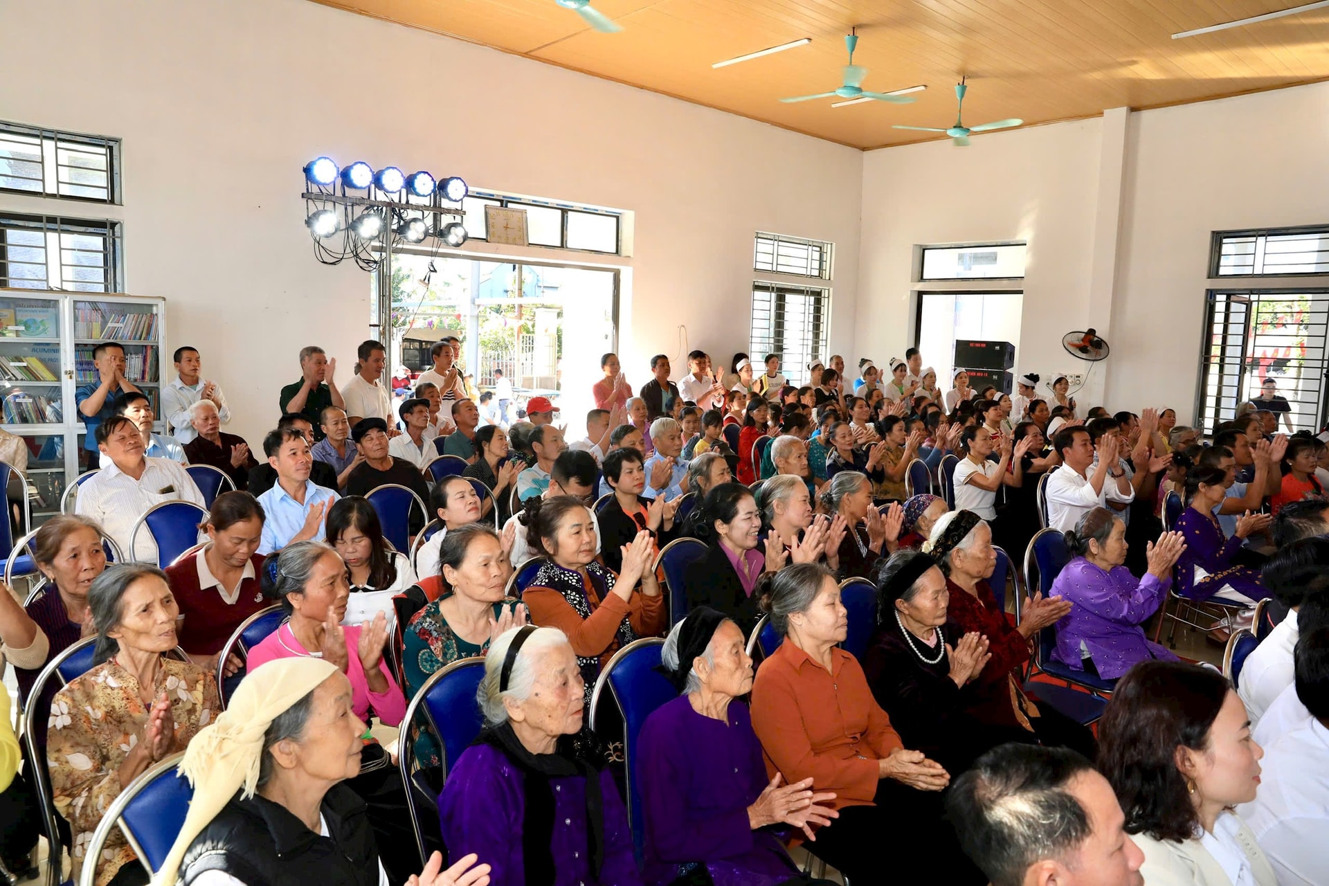 Bí thư Thành ủy Nguyễn Duy Ngọc: Mỗi người dân Thủ đô là một phần của cộng đồng đoàn kết, sáng tạo, nhân ái- Ảnh 12.