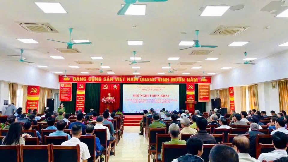 A group of people in a room  Description automatically generated