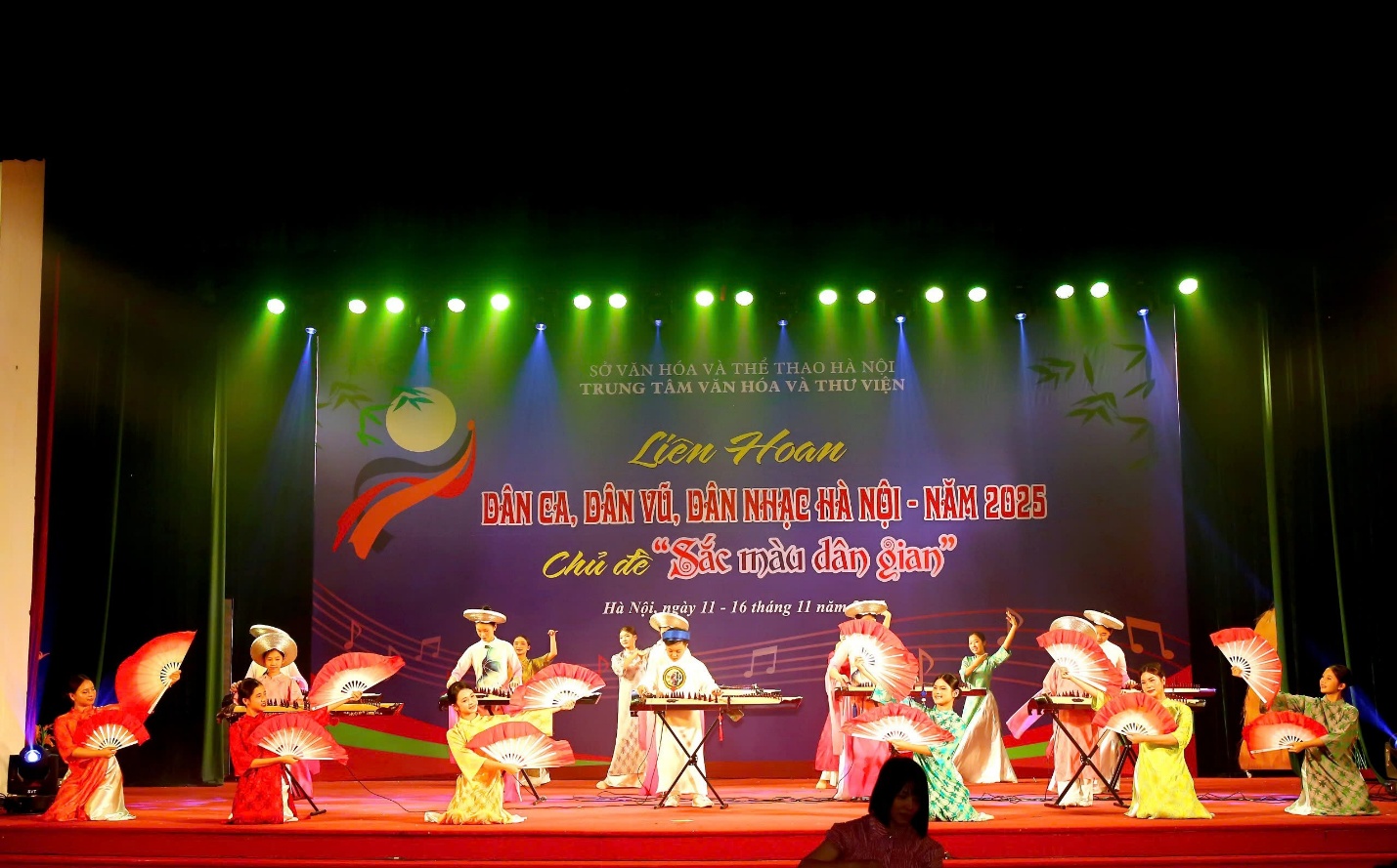 Phường Hai Bà Trưng đoạt giải tham gia liên hoan Dân ca - Dân vũ - Dân nhạc Hà Nội 2025 với chủ đề "sắc màu dân gian".- Ảnh 1.