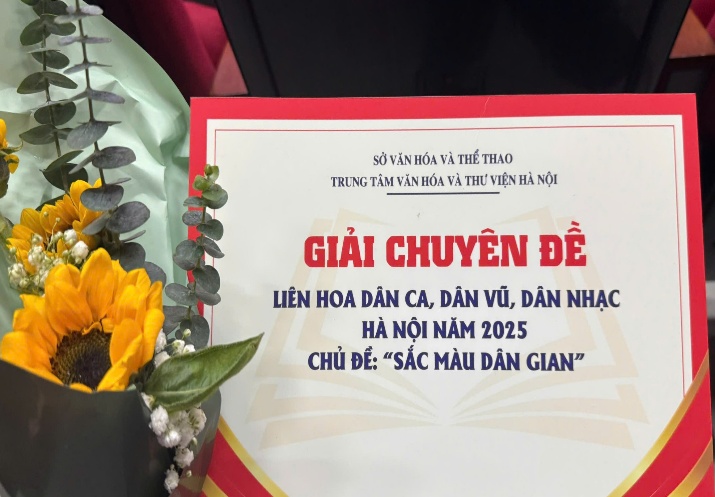 Phường Hai Bà Trưng đoạt giải tham gia liên hoan Dân ca - Dân vũ - Dân nhạc Hà Nội 2025 với chủ đề "sắc màu dân gian".- Ảnh 7.