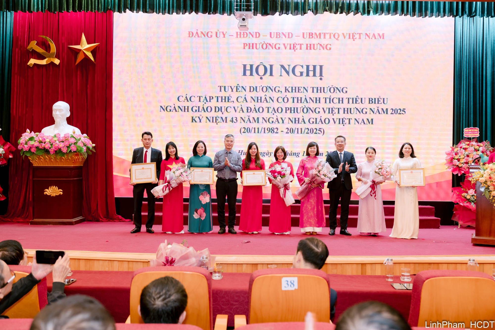 Phường Việt Hưng tuyên dương nhiều tập thể, cá nhân nhân Ngày Nhà giáo Việt Nam 20/11- Ảnh 9.