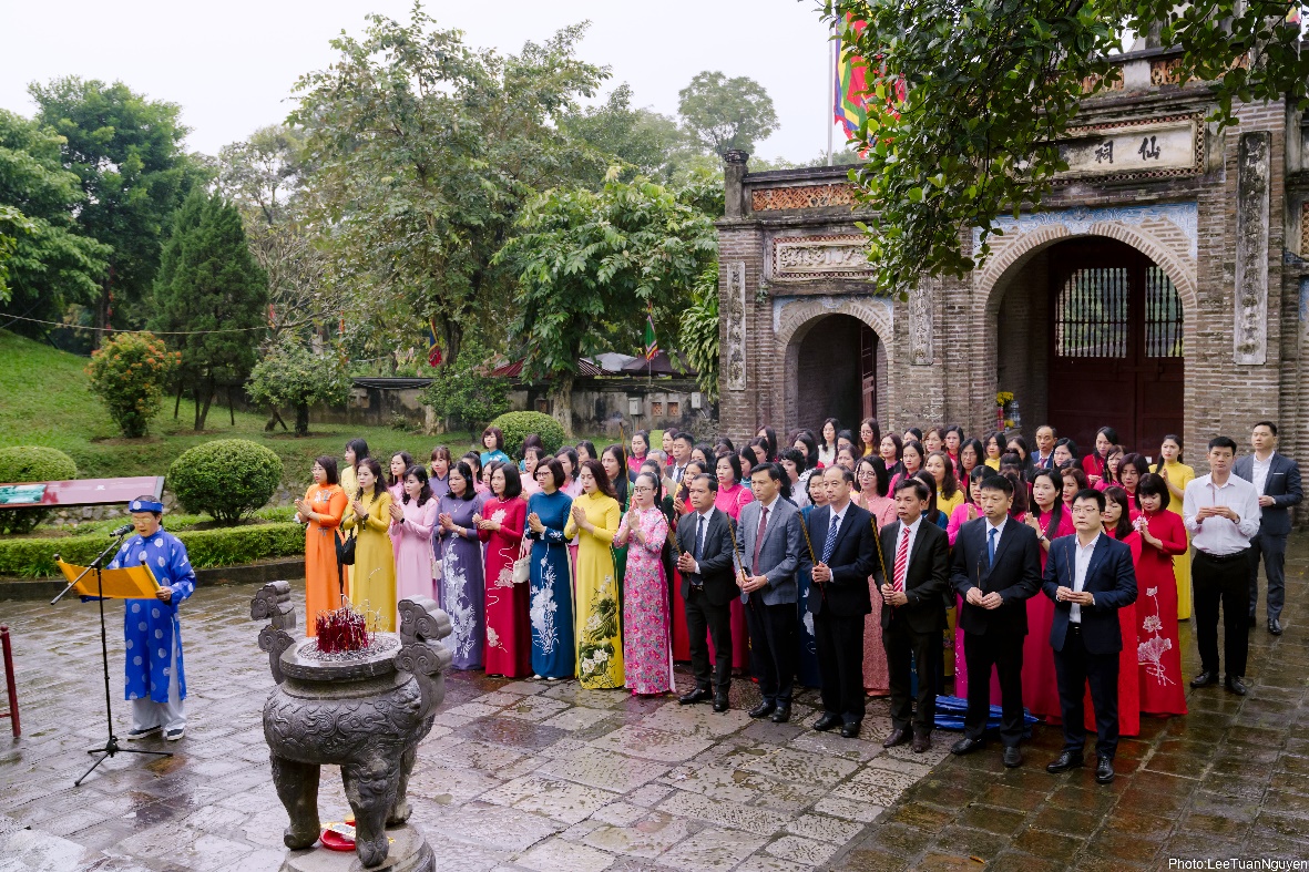 UBND XÃ ĐÔNG ANH TỔ CHỨC LỄ TUYÊN DƯƠNG, KHEN THƯỞNG ĐIỂN HÌNH TIÊN TIẾN NĂM HỌC 2024-2025 KỶ NIỆM 71 NĂM NGÀY THÀNH LẬP NGÀNH GIÁO DỤC VÀ ĐÀO TẠO THỦ ĐÔ (1954-2025) 43 NĂM NGÀY NHÀ GIÁO VIỆT NAM 20/11 (20/11/1982- 20/11/2025)- Ảnh 1.