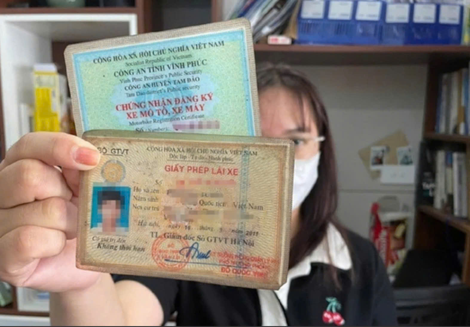 Công an xã Hoài Đức đẩy nhanh tiến độ làm sạch dữ liệu phương tiện và giấy phép lái xe- Ảnh 1.