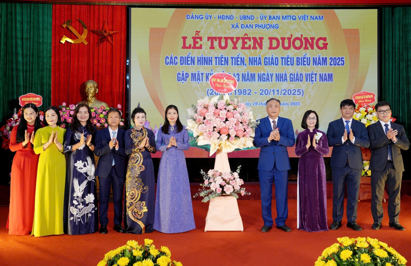 Đảng ủy- HĐND- UBND- UB MTTQ xã Đan Phượng tuyên dương điển hình tiên tiến, nhà giáo tiêu biểu 2025- Ảnh 1.