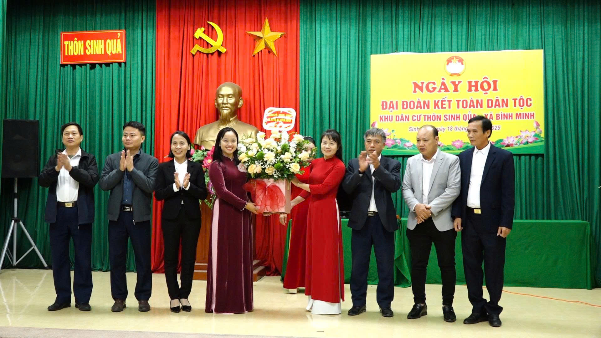 Tưng bừng Ngày hội Đại đoàn kết tại thôn Sinh Quả