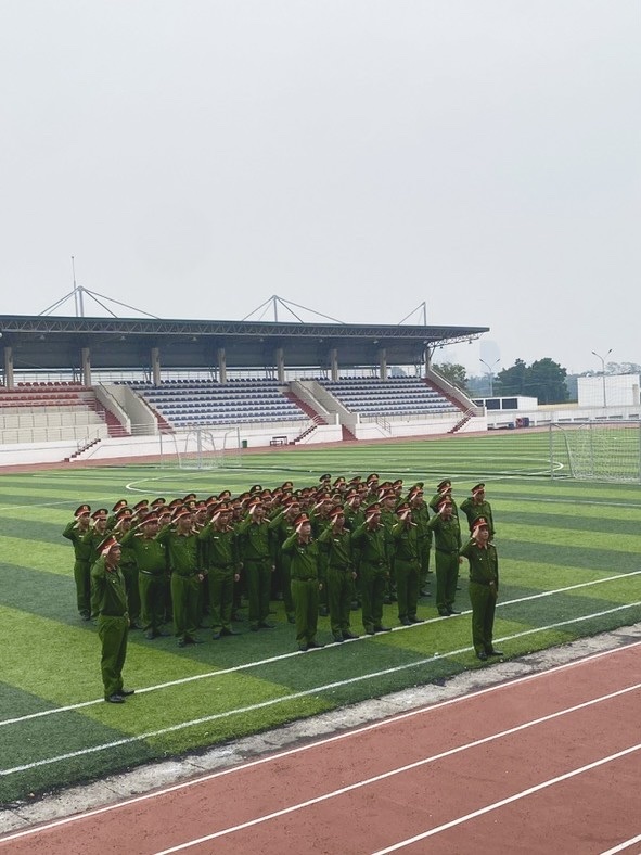 Công an phường Xuân Phương hoàn thành huấn luyện, kiểm tra điều lệnh, quân sự, võ thuật CAND năm 2025.- Ảnh 7.