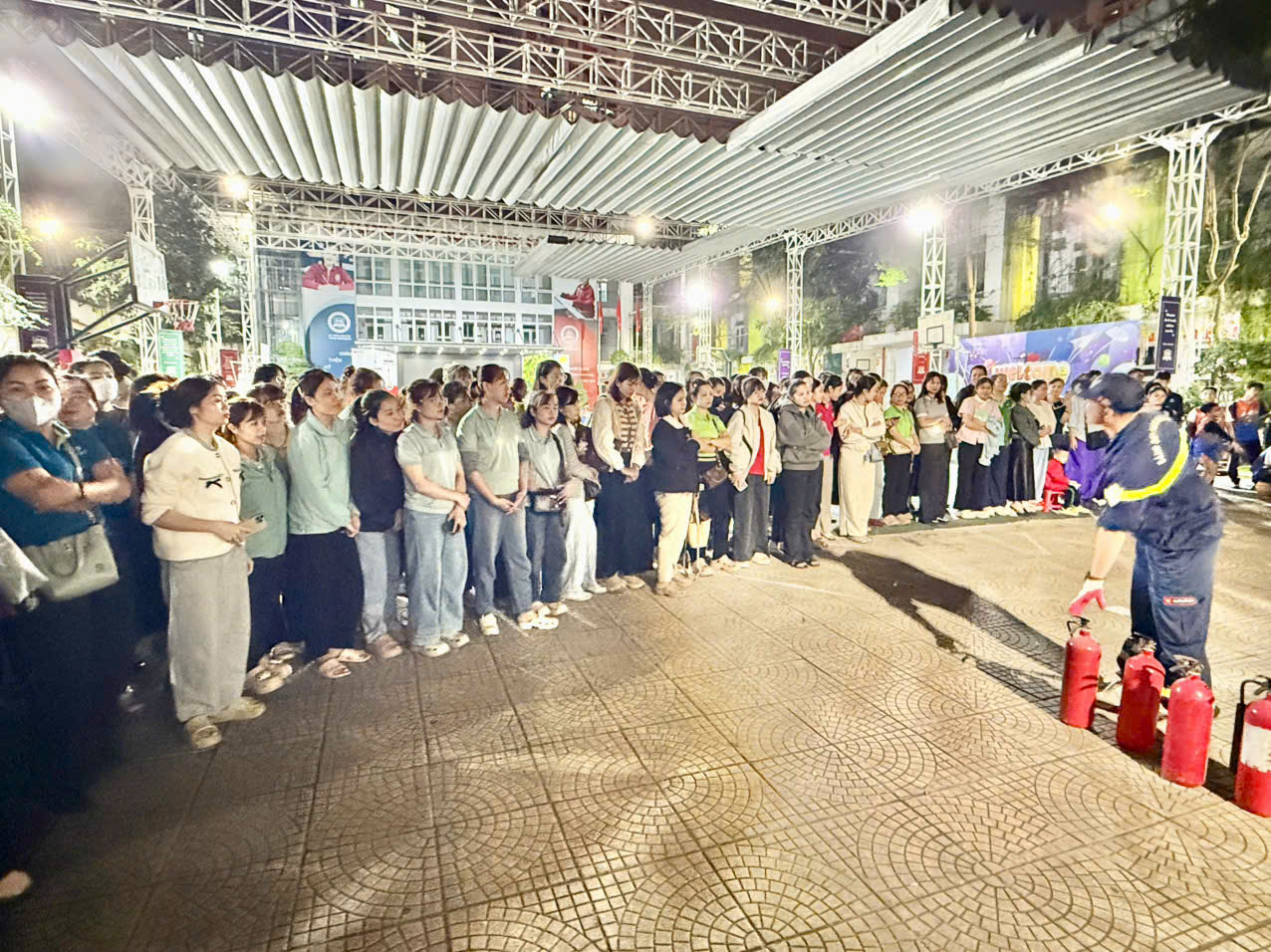 UBND phường Vĩnh Tuy tổ chức tập huấn nghiệp vụ PCCC&CNCH cho các Trường, nhóm lớp mầm non ngoài công lập trên địa bàn phường- Ảnh 3.