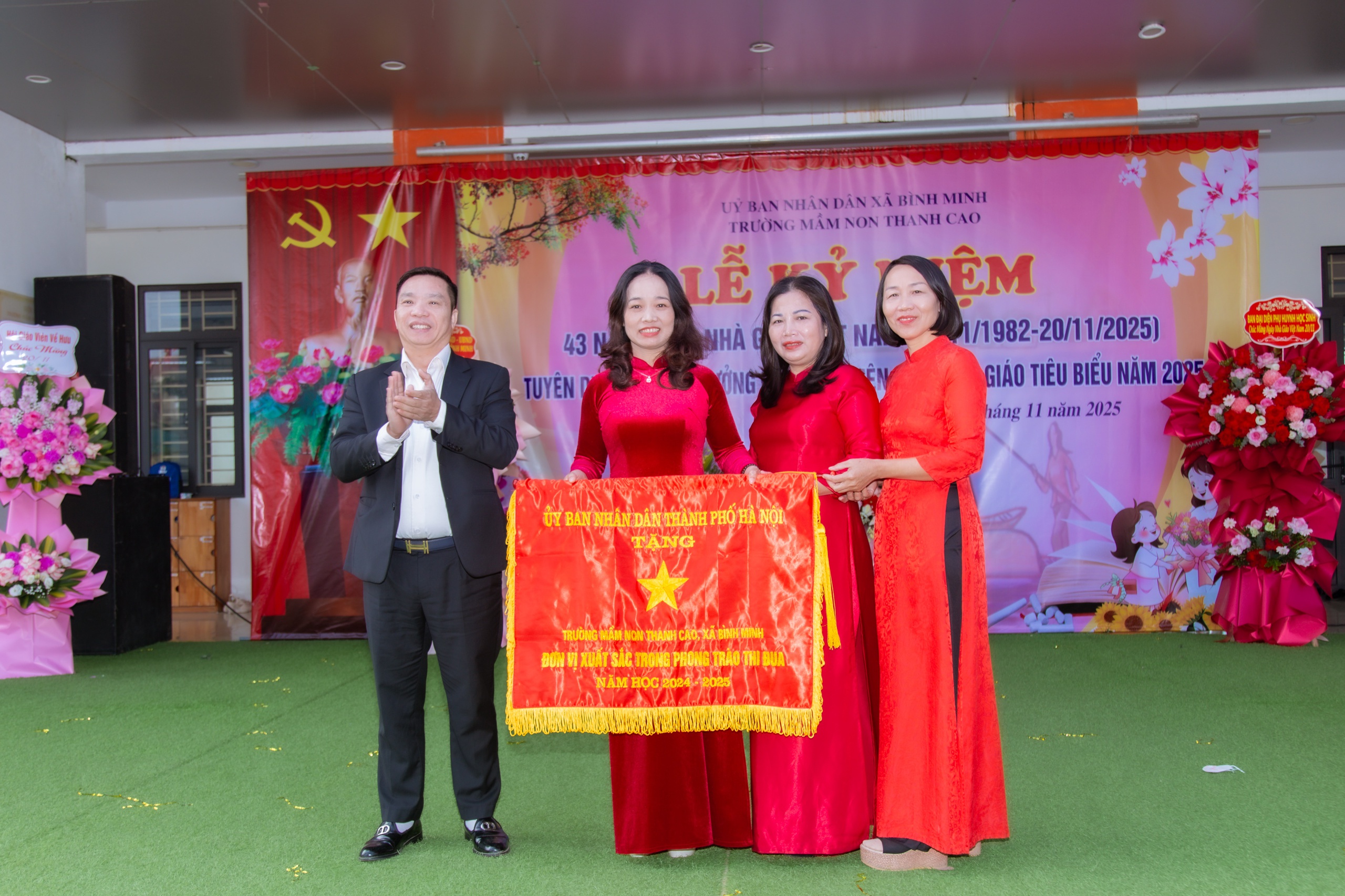 Trường Mầm non Thanh Cao: Đơn vị nhận Cờ thi đua xuất sắc cấp Thành phố