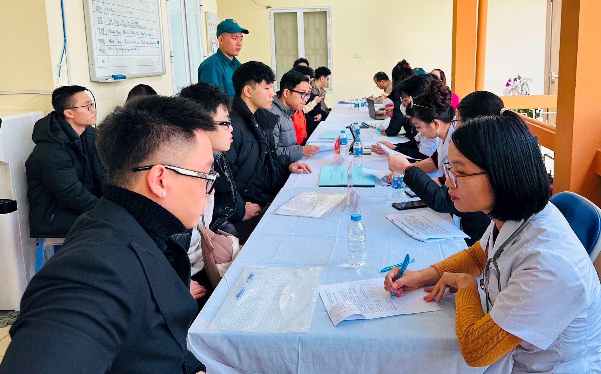 Phường Đống Đa khám sơ tuyển cho công dân thực hiện nghĩa vụ quân sự- Ảnh 1.