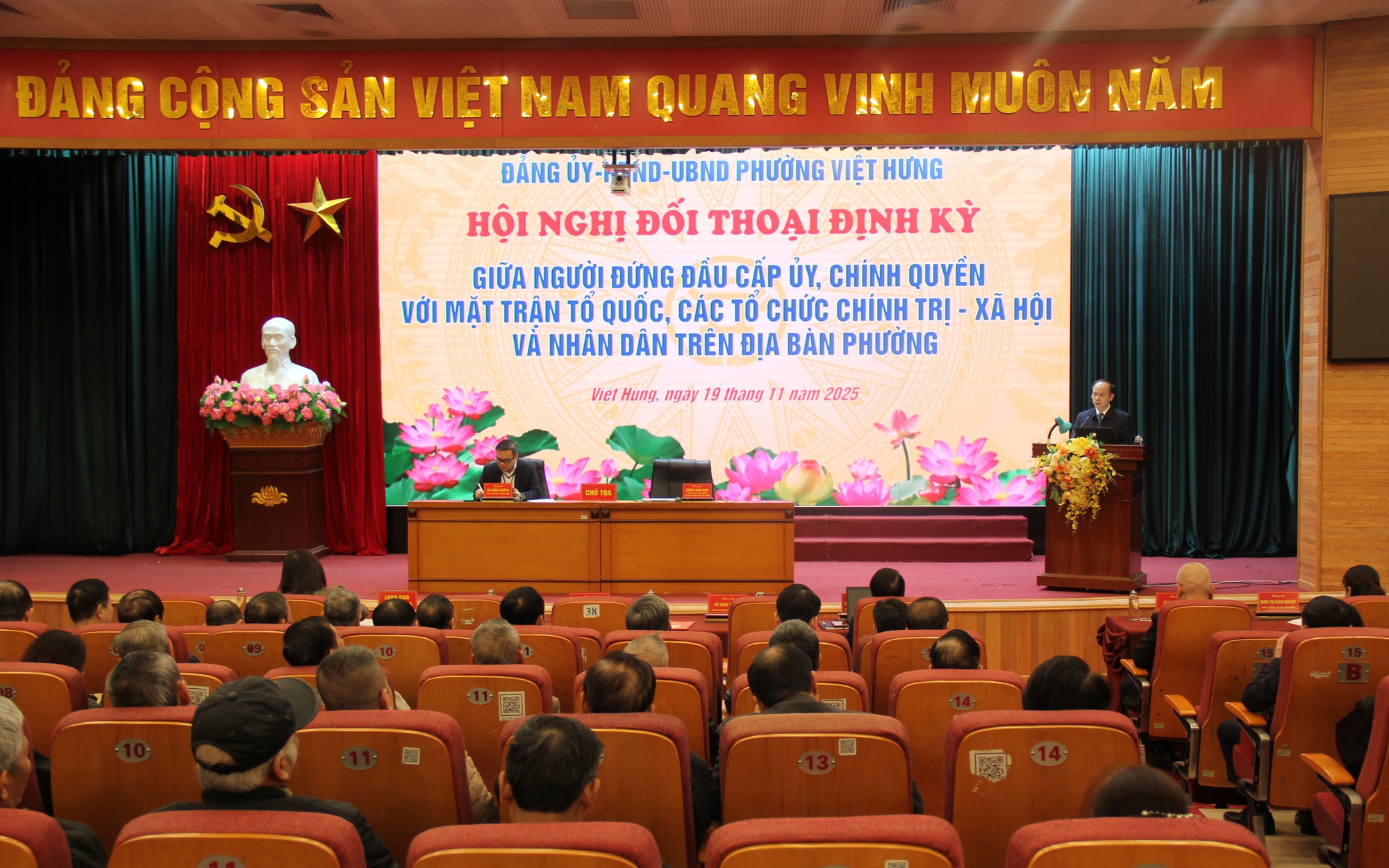 Phường Việt Hưng tổ chức đối thoại giữa người đứng đầu cấp ủy, chính quyền với Mặt trận Tổ quốc, các tổ chức chính trị - xã hội và đại diện Nhân dân trên địa bàn phường năm 2025