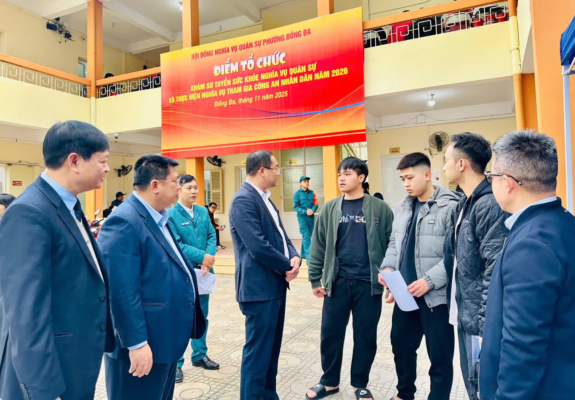 Phường Đống Đa khám sơ tuyển sức khỏe công dân thực hiện nghĩa vụ quân sự năm 2026- Ảnh 2.