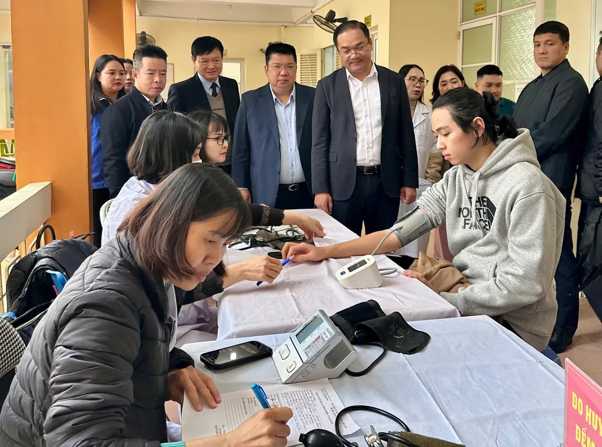 Phường Đống Đa khám sơ tuyển sức khỏe công dân thực hiện nghĩa vụ quân sự năm 2026- Ảnh 1.