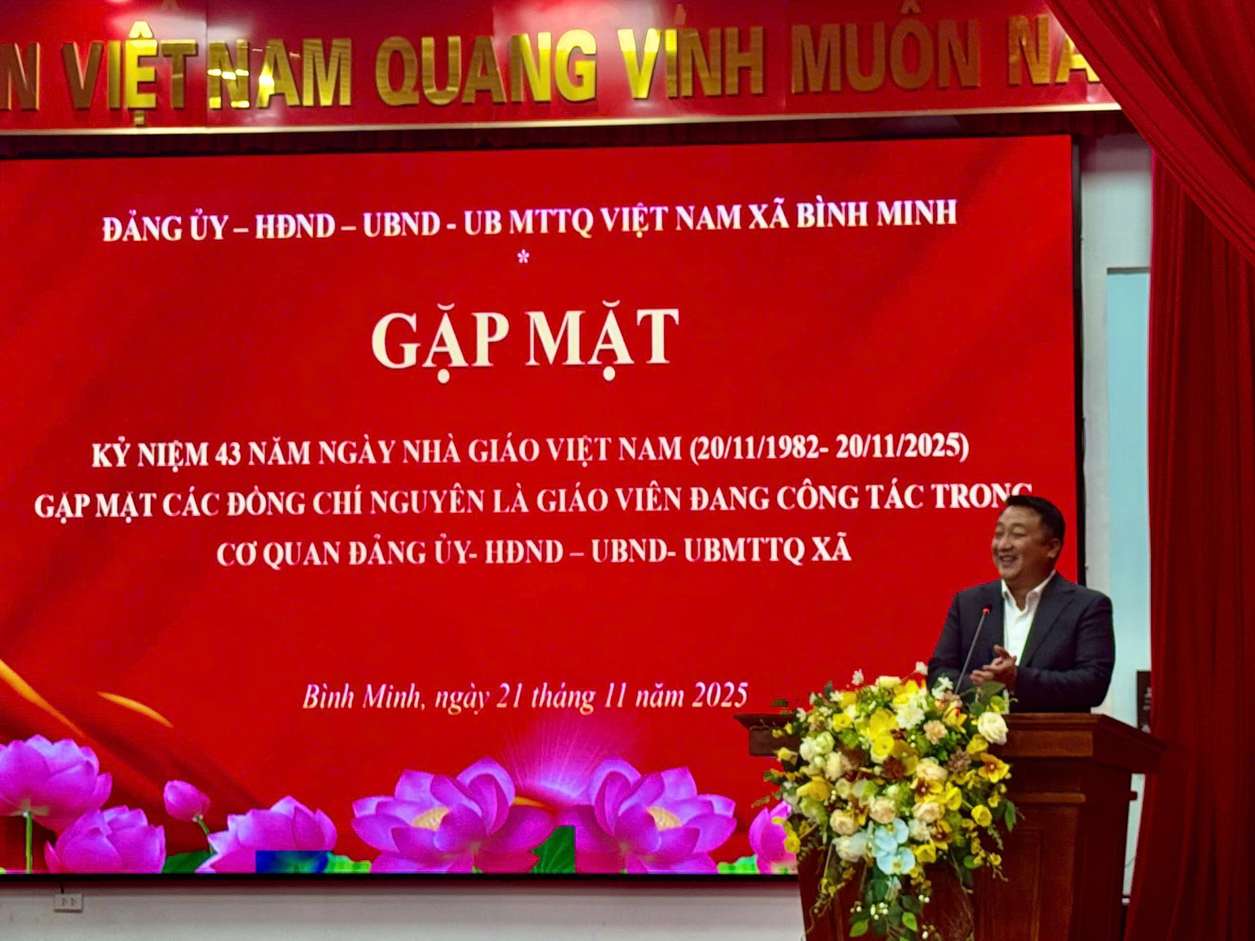 ĐẢNG UỶ, HĐND - UBND, UB MTTQ VIỆT NAM XÃ: GẶP MẶT CÁC ĐỒNG CHÍ NGUYÊN LÀ GIÁO VIÊN ĐANG CÔNG TÁC TRONG CƠ QUAN ĐẢNG UỶ, HỘI ĐỒNG NHÂN DÂN, UỶ BAN NHÂN DÂN, UỶ BAN MTTQ VIỆT NAM XÃ BÌNH MINH