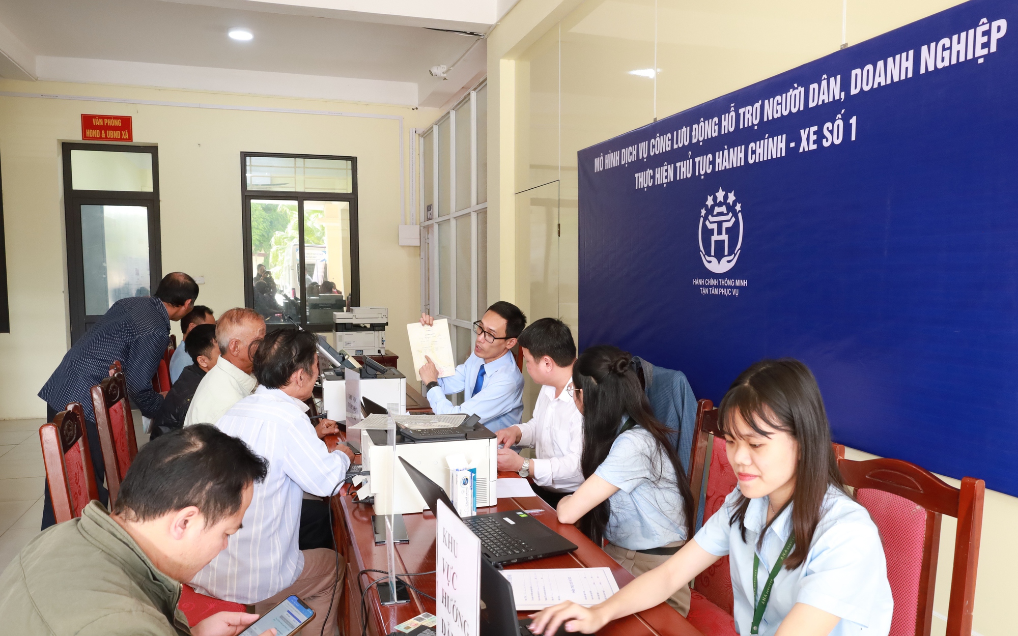 Minh Châu triển khai mô hình dịch vụ công lưu động: đưa thủ tục hành chính đến gần với người dân